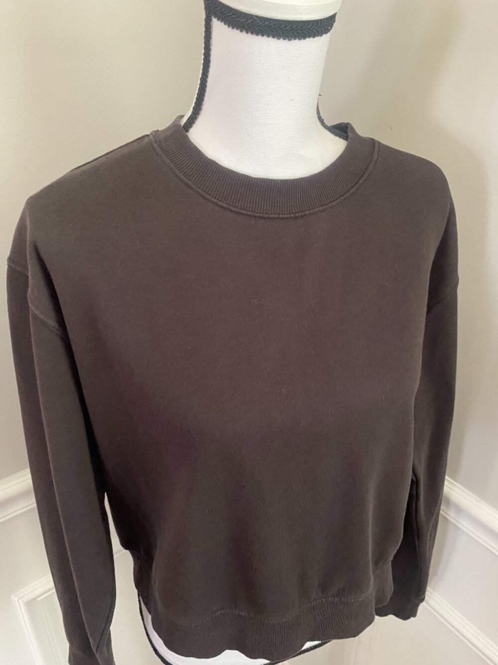 H&M Cropped Sweatshirt size Large Black